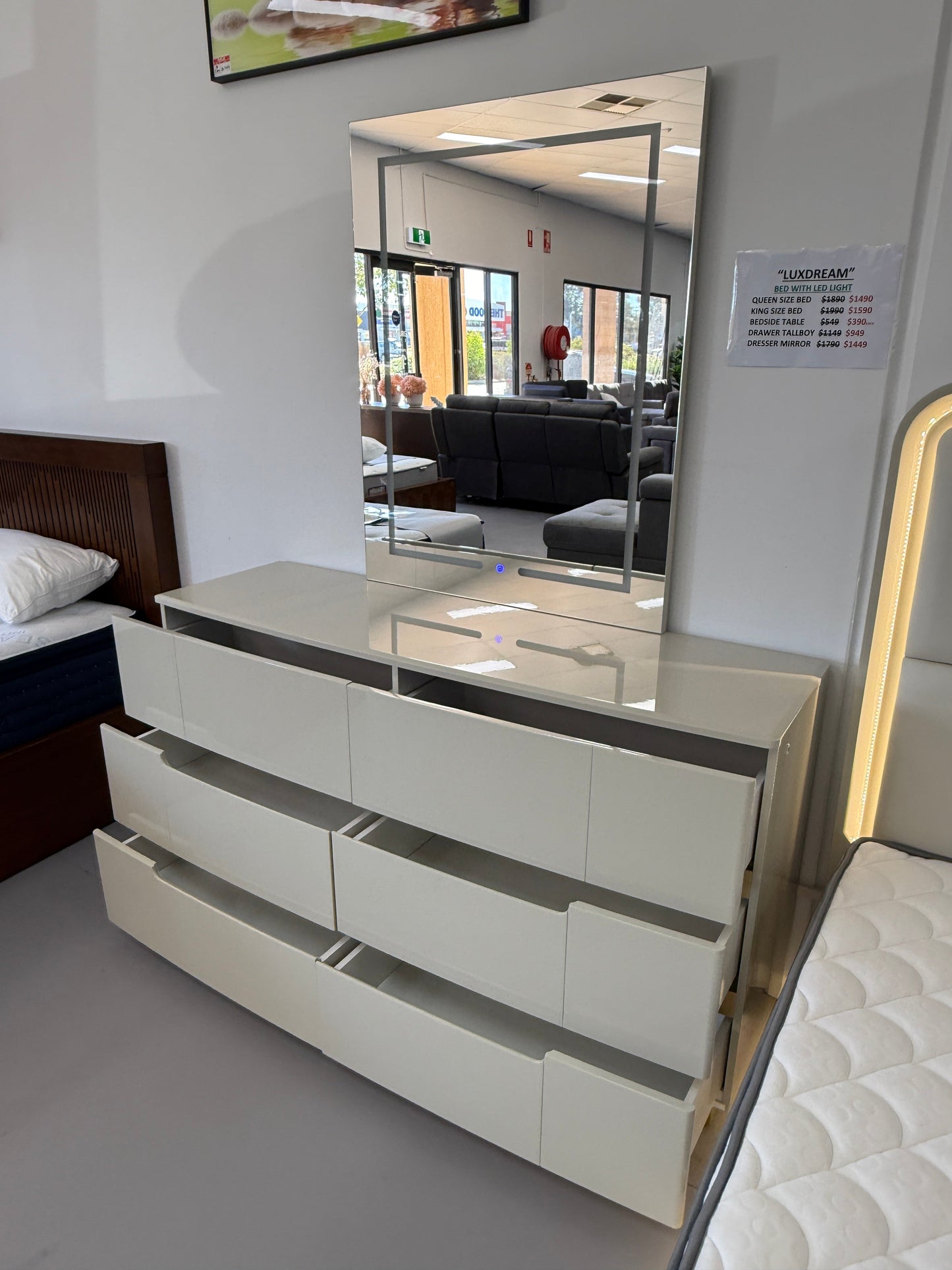 LUXDREAM DRESSER WITH MIRROR