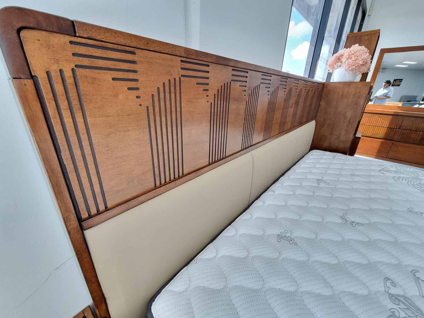 BELMONT GAS LIFT SOLID WOOD BEDROOM RANGE