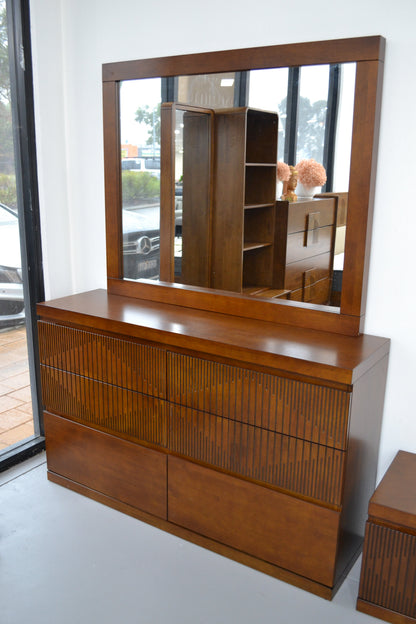 MADDINGTON DRESSER WITH MIRROR WOODEN