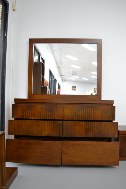 MADDINGTON DRESSER WITH MIRROR WOODEN