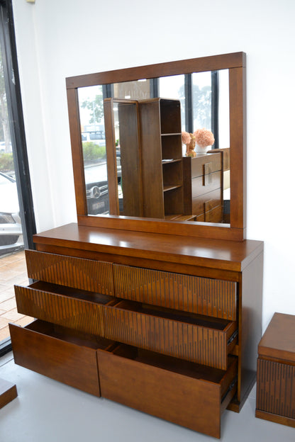 MADDINGTON DRESSER WITH MIRROR WOODEN